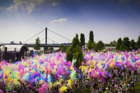 Holi Festival of Colours 2014 unter dem Motto be happy