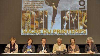 Pressekonferenz bei Sacre du Printemps mit Ursula Haufe, GWG, Birgit Ott, IGS Goettingen, Christoph-Mathias Mueller, GSO, Nils Koenig, Projektkoordination, Judith Kara, Göttinger Balettschule art la danse, Wiebe Möller, Montessorischule