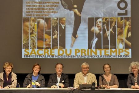 Pressekonferenz bei Sacre du Printemps mit Ursula Haufe, GWG, Birgit Ott, IGS Goettingen, Christoph-Mathias Mueller, GSO, Nils Koenig, Projektkoordination, Judith Kara, Göttinger Balettschule art la danse, Wiebe Möller, Montessorischule