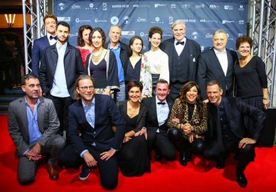 Die Haupdarsteller Daniel Donskoy. Mehdi Meskar, Noa Niv, Sabrina Amali, Regisseur Dror Zahavi, Tochter Lili Zahavi, Bibiana Beglau, Peter Simonischek, seine Exzellenz Jeremy Issacharoff und seine Frau Laura, die Koproduzent und Verleiher Thomas Reisser und Marcus Machura, Monika Reinthaler, Koproduzent Peter Trenkwalder, Produzentin Alice Brauner und Koproduzent Michael Zechbauer
