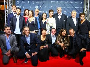 Die Haupdarsteller Daniel Donskoy. Mehdi Meskar, Noa Niv, Sabrina Amali, Regisseur Dror Zahavi, Tochter Lili Zahavi, Bibiana Beglau, Peter Simonischek, seine Exzellenz Jeremy Issacharoff und seine Frau Laura, die Koproduzent und Verleiher Thomas Reisser u Die Haupdarsteller Daniel Donskoy. Mehdi Meskar, Noa Niv, Sabrina Amali, Regisseur Dror Zahavi, Tochter Lili Zahavi, Bibiana Beglau, Peter Simonischek, seine Exzellenz Jeremy Issacharoff und seine Frau Laura, die Koproduzent und Verleiher Thomas Reisser und Marcus Machura, Monika Reinthaler, Koproduzent Peter Trenkwalder, Produzentin Alice Brauner und Koproduzent Michael Zechbauer