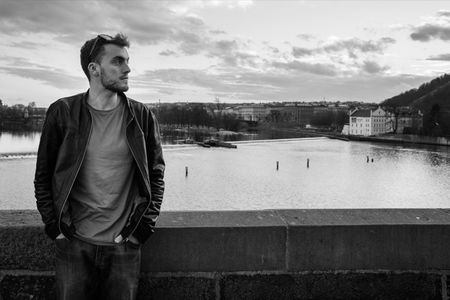 Ryan Keen veroeffentlicht sein Debuetalbum Room for Light