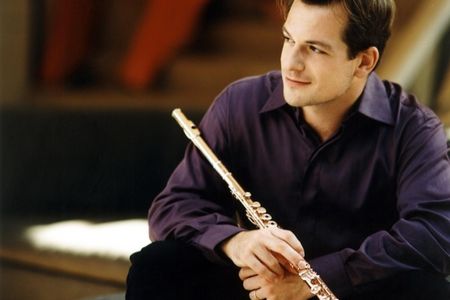 Konzert Klassik: Der Schweizer Ausnahmeflötist Emmanuel Pahud präsentiert ausgewählte Werke von Bach im Dezember in Essen und Mannheim
