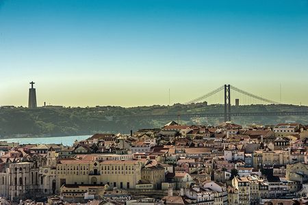 Reisen Lissabon Ferienwohnung BLick ueber Stadt