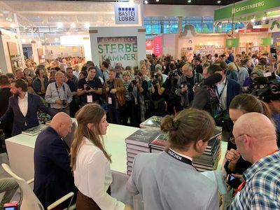 Massenandrang auf dem Stand des Taschen Verlages