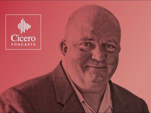 Jörg Thadeusz hat die Lebensgeschichte des Malers Norbert Thadeusz im Roman  Steinhammer verarbeitet