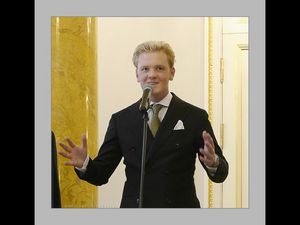 Leon Loewentraut im Puschkin Museum, seine 10 neuen Gemaelde waren sofort vorreserviert Leon Loewentraut im Puschkin Museum, seine 10 neuen Gemaelde waren sofort vorreserviert