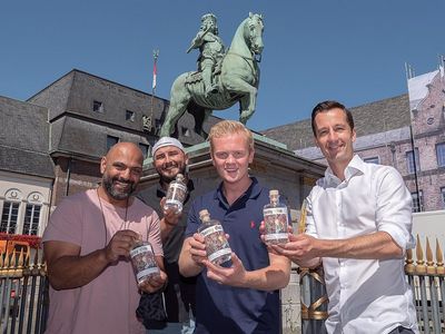 Der Duesseldorfer Kuenstler und Shootingstar Leon Loewentraut malte exklusiv ein Bild für das Etikett