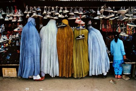 Überblick über das farbgewaltige Werk des Bildjournalisten Ste­ve McCurry