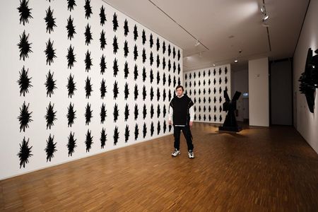 Vasily Klyukin in seiner Ausstellung “Mind Space”
