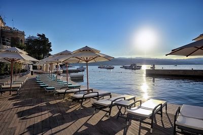 Ein kaltes Getraenk und ein Sprung ins kuehle Nass sind wohl die beliebtesten Strategien gegen die bruetende Sommerhitze im Royal Beach by Amadria Park