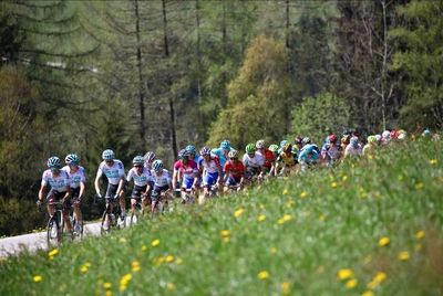 Die Suedtiroler Gemeinde Schenna ist eins von fuenf Etappenzielen der Tour of the Alps 2019, mit Radsportlegenden wie Chris Froome und Vincenzo Nibali