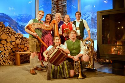 WuedaraMusi geben Konzert beim Spielberg Festival