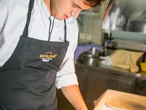 Ausgezeichnete Haubenküche seit 2011 – handwerkliches Geschick bescheinigt der aktuelle Gault&Millau-Führer Chefkoch Florian Obwegeser vom Hotel Post Steeg im Tiroler Lechtal Ausgezeichnete Haubenküche seit 2011 – handwerkliches Geschick bescheinigt der aktuelle Gault&Millau-Führer Chefkoch Florian Obwegeser vom Hotel Post Steeg im Tiroler Lechtal