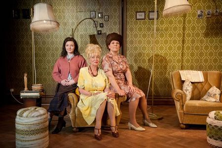 Theater Aachen: Die Präsidentinnen - Stück von Werner Schwab