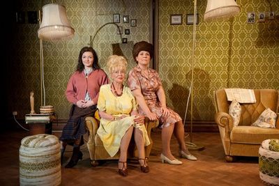 Theater Aachen: Die Präsidentinnen - Stück von Werner Schwab