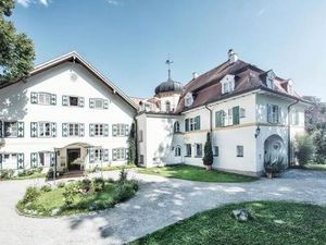 Das Schlossgut Oberambach am Starnberger See war schon Drehort der deutschen Vorabend-Krimiserie Hubert und Staller Das Schlossgut Oberambach am Starnberger See war schon Drehort der deutschen Vorabend-Krimiserie Hubert und Staller