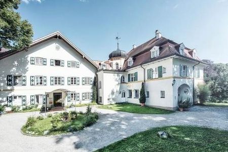 Das Schlossgut Oberambach am Starnberger See war schon Drehort der deutschen Vorabend-Krimiserie Hubert und Staller