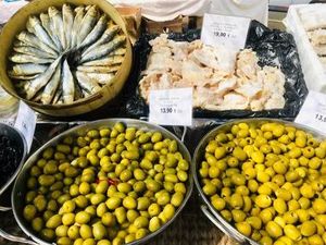 Der sonntaegliche Wochenmarkt in Santa Maria del Camí gilt als einer der schoensten Mallorcas Der sonntaegliche Wochenmarkt in Santa Maria del Camí gilt als einer der schoensten Mallorcas