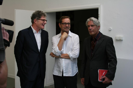 Roger Willemsen gehörte zu den bekanntesten deutschen Intellektuellen, hier mit Michael Horbach und Gottfried Böhmer auf der Ausstellung Zorn