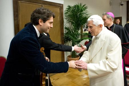 Duesseldorfer Violinisten Baptiste Pawlik spielt fuer Papst Benedikt XV.