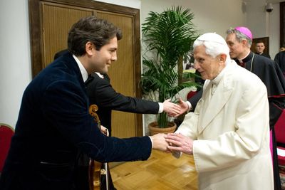 Duesseldorfer Violinisten Baptiste Pawlik spielt fuer Papst Benedikt XV.
