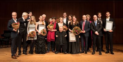 Preistraeger Samuel Hasselhorn mit Jury
