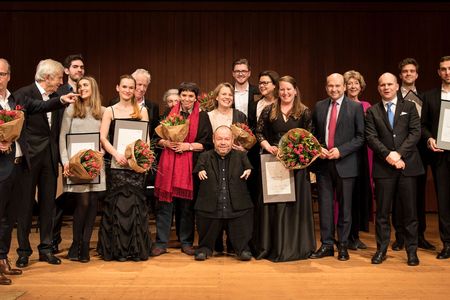 Preistraeger Samuel Hasselhorn mit Jury