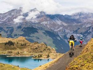 Der Jochpass-Trail oberhalb von Engelberg in der Zentralschweiz schlaengelt sich ueber fuenf Kilometer und 440 Hoehenmeter Der Jochpass-Trail oberhalb von Engelberg in der Zentralschweiz schlaengelt sich ueber fuenf Kilometer und 440 Hoehenmeter