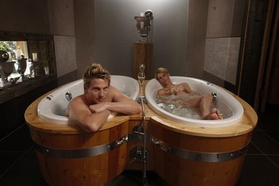 Paerchen beim Jungbrunn-Partner-Spa-Bad