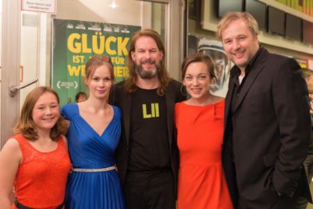 Die Hauptdarstellerinnen Ella Frey und Emilia Bernsdorf, Thorsten Schaumann, Regisseurin Anca Miruna Lăzărescu und Darsteller Stephan Grossmann