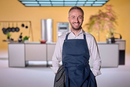Der erste Fernsehmoderator in der Geschichte des ZDF, der den Sender aufwendig überreden musste, eine Kochshow machen zu dürfen