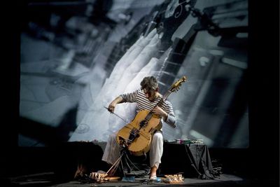 The Art of solo Paolo Angeli zu sehen am 12. Oktober um 19 und um 21 Uhr im arthotel Blaue Gans