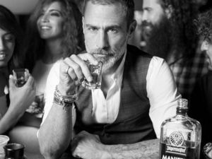 Raz Degan tritt erneut für Jaegermeister Manifest vor die Kamera Raz Degan tritt erneut für Jaegermeister Manifest vor die Kamera