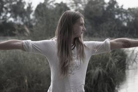 In Österreichs kleinster Gemeinde Gramais im Tiroler Lechtal hat sich die aus England stammende Hannah Brown mit ihrem eigenen Yogastudio sesshaft gemacht