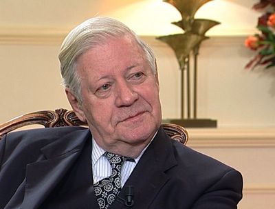 Helmut Schmidt soll ein Nazi gewesen sein.