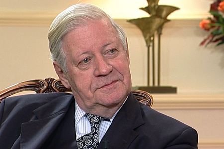 Helmut Schmidt soll ein Nazi gewesen sein.