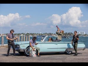 Miami trägt den Beinamen „Hauptstadt Lateinamerikas“ und ist die Heimat des Latin Pop und Salsa Miami trägt den Beinamen „Hauptstadt Lateinamerikas“ und ist die Heimat des Latin Pop und Salsa