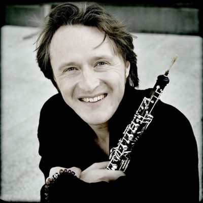 Konzert Klassik: Am 9. April gastiert die Deutsche Kammerphilharmonie Bremen mit dem Oboisten Albrecht Mayer unter der Leitung von Peter Ruzicka im Großen Saal der Laeiszhalle Hamburg