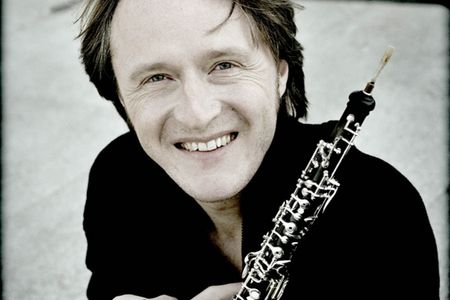 Konzert Klassik: Am 9. April gastiert die Deutsche Kammerphilharmonie Bremen mit dem Oboisten Albrecht Mayer unter der Leitung von Peter Ruzicka im Großen Saal der Laeiszhalle Hamburg