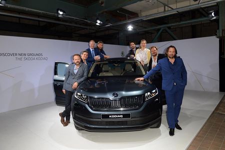 Eindrucksvolle Buehnenshow: Skoda enthuellt den neuen KODIAQ