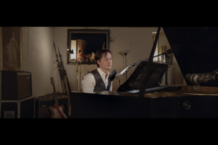 DIE LIEBE FRISST DAS LEBEN, Tom Schilling spielt Tobias Gruben