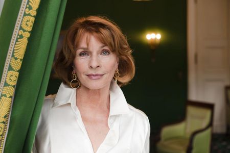 Senta Berger und der Tölzer Knabenchor begleiten das Publikum am Freitag, 14. Dezember 2012, um 20 Uhr durch das vorweihnachtliche Europa. „Jul, jul, strålande jul“ – Weihnacht, Weihnacht, strahlende Weihnacht – mit diesen Worten beginnt ein bekanntes schwedisches Weihnachtslied. Und weiter südlich verkünden in Spanien die Sternsinger: „Ya viene la vieja“ – Christus ward geboren