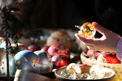 Selbstbemalte Glaskugeln für den Weihnachtsbaum