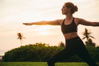 In den Barberyn Ayurveda Resorts auf Sri Lanka steht zweimal täglich Yoga auf dem Programm
