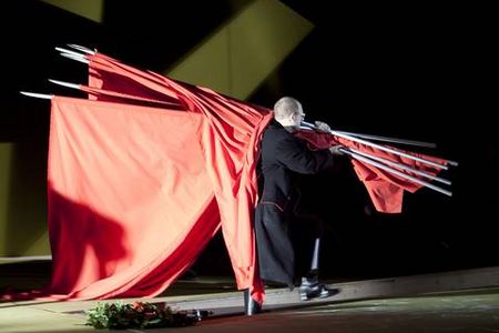 Theater Ein Prinz, ein Traum, ein Krieg –  Neuinszenierung von Hans Werner Henzes  „Der Prinz von Homburg“   am 12.01.2013 im Großen Haus