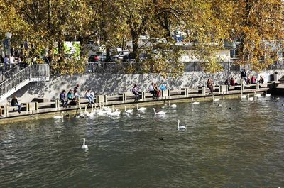 Oberflaechlich betrachtet ist Zuerich eine Stadt in der man einen hohen Lebensstandard erreichen kann, denn sie bietet diverse Rekreationsmöglichkeiten und laedt zum Flanieren ein