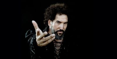 Von der internationalen Presse wird Daniel Puente  Encina als Musik-Rebell und unangepasster Avantgardist bezeichne