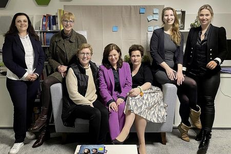 Gruppenbild mit Damen