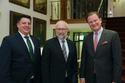 David Zülow, Landesvorsitzender von DIE FAMLIENUNTERNEHMER, Prof. em. Herfried Münkler, Marco van der Meer, Regionalvorstand von DIE FAMILIENUNTERNEHMER